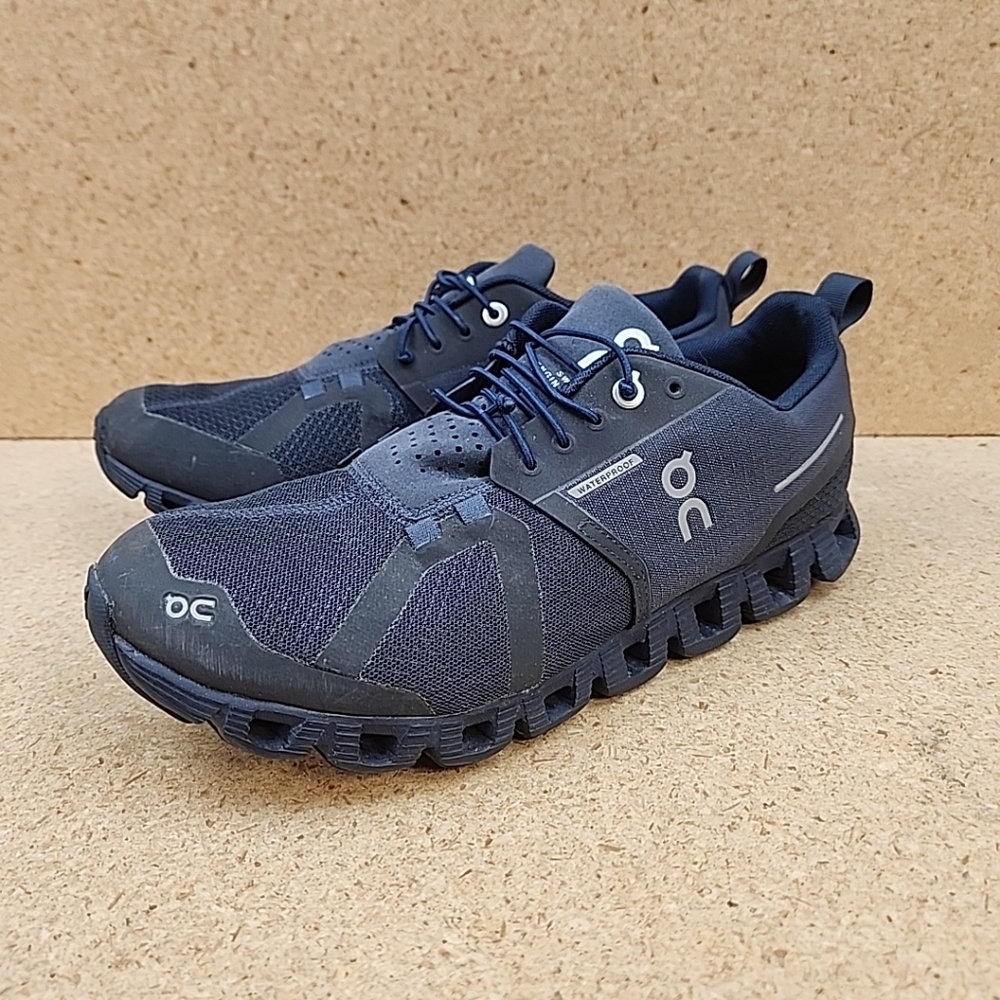 On Cloud 5 Women’s Size 9 Running Shoes Blue/Navy Swiss Engineering Used